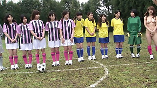 Asiatisches Fussballtraining artet zur harten sexorgie aus